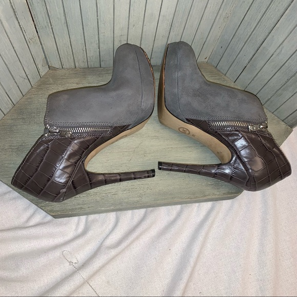 Michael Kors Gray Stiletto Suede & Patent Leather Heels 8M - Picture 6 of 11